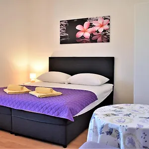 https://rooms-in-family-house-vera.primorje-gorskikotar.com